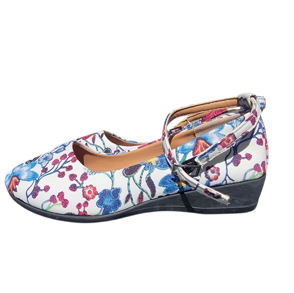 LOVE | Casual Flats With Backstrap Floral